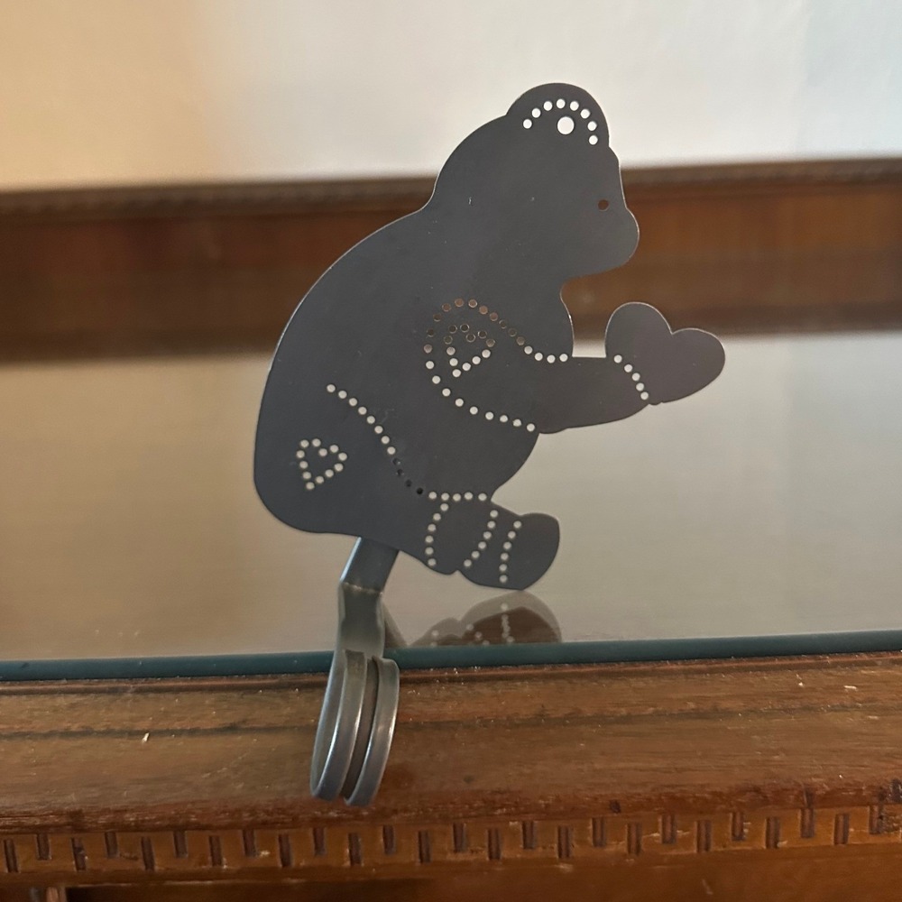 Metal Teddy Bear‎ Key Ring Holder Grey Perforated Heart Christmas Mantle Hook